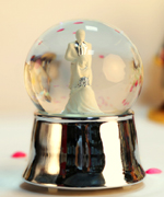 100mm Rotating bride water globe